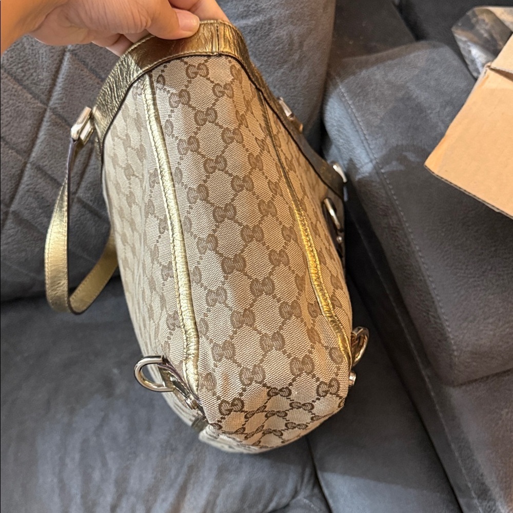 Gucci Beige and Gold Signature Tote - Picture 3 of 8